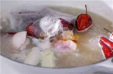 熬制高湯有什么技巧與注意事項 熬制高湯有什么技巧與注意事項