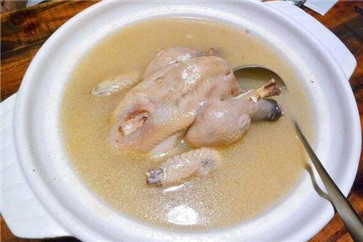 燉雞高湯的熬制方法